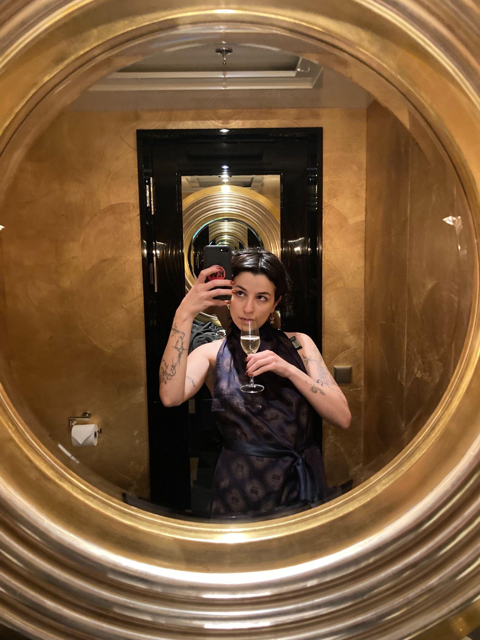 Elia’s toilet selfie at the Sea Pearl